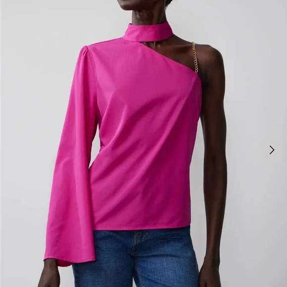 Chic Pink Asymmetrical Top with Gold Chain Strap - Picture 3 of 4